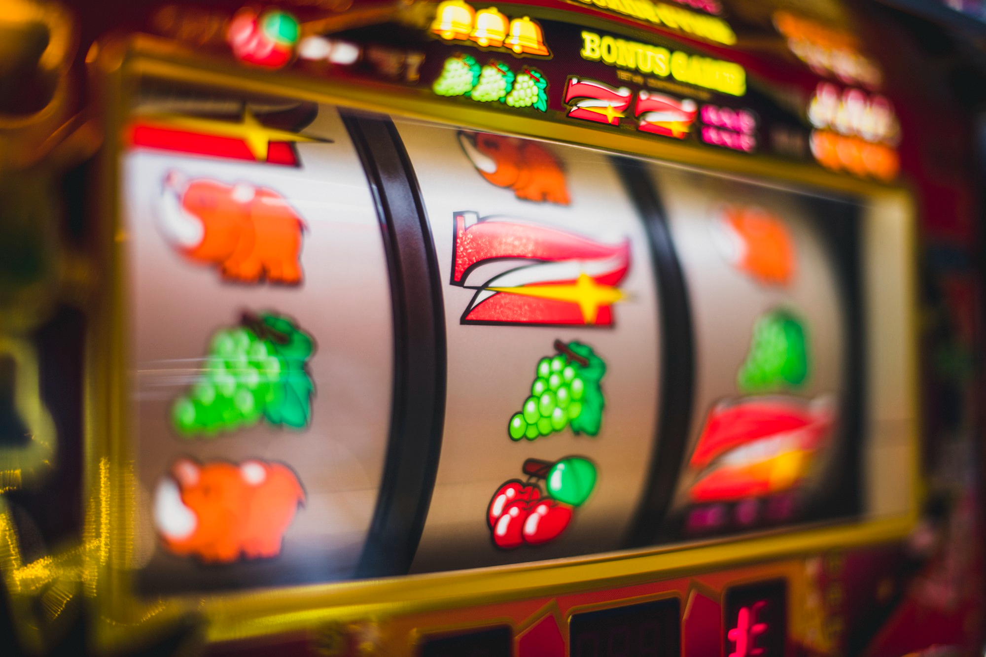 オンラインカジノのスロットおすすめ7選！スロットの攻略法と人気機種と勝利の秘訣